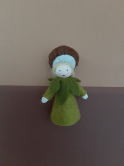 vilten poppetje kastanjemeisje