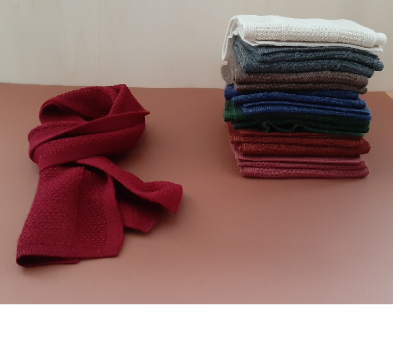 De Colores scarf for children made of 100% baby alpaca