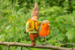 Midget with robin  (Atelier Pippilotta)