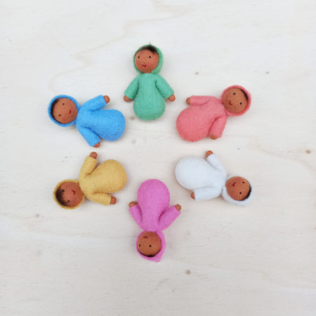 Vilten poppetje baby 2 diverse kleuren