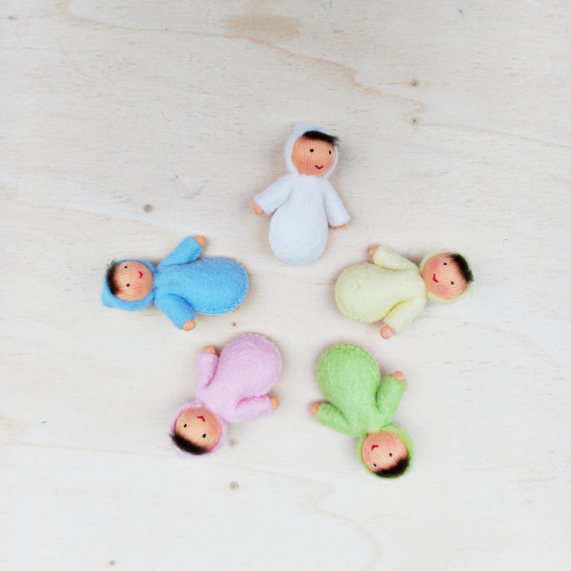 Vilten poppetje baby 1 diverse kleuren