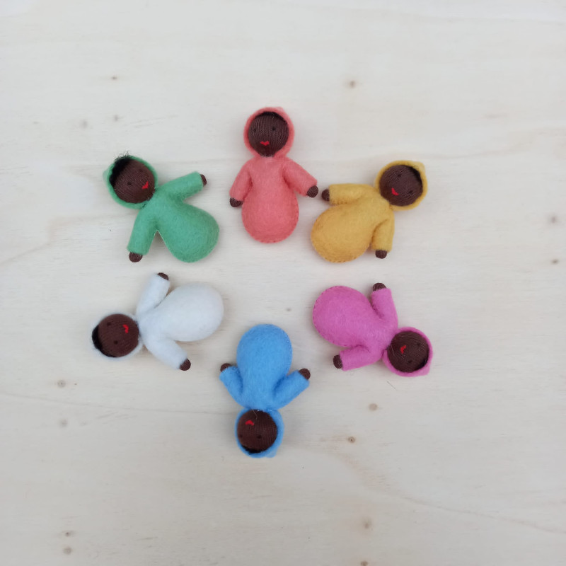 Vilten poppetje baby 1 diverse kleuren
