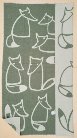 Mara woolen blanket 'Bear in de tree' agave green
