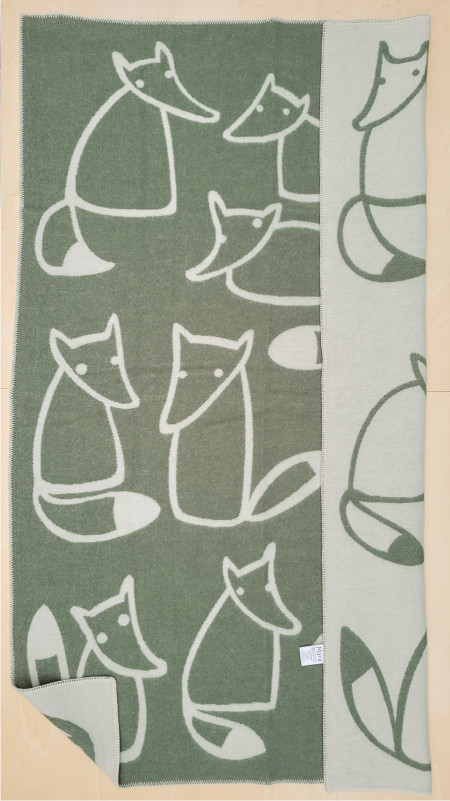 Mara woolen blanket 'Bear in de tree' agave green