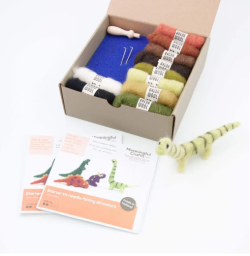 De wite Engel needle felting set dinosaurs