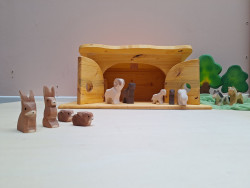 Drei blatter stable with doors