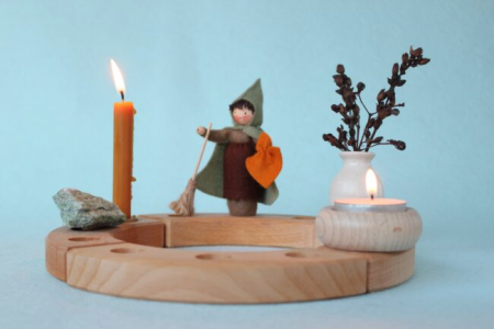 Figuring with lady with broomstick suitable for the year ring  (atelier Pippilotta)