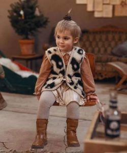 We are wovens woolen bodywarmer giraf (child)