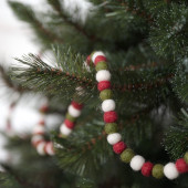 Sjaal met Verhaal viltslinger viltballetjes small gingerbread