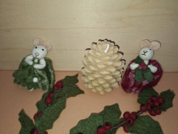 Sirius bee wax candle white pine cone yellow