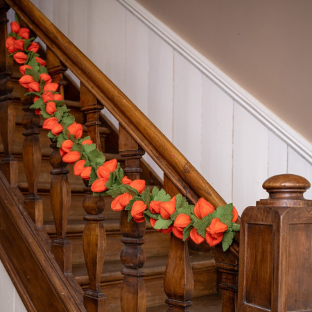 Sjaal met verhaal felted wreath physalis