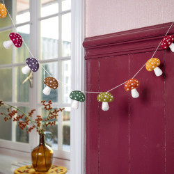 Sjaal met Verhaal Indian Summer felted wreath mushrooms