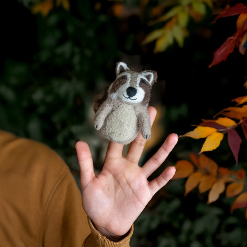 Sjaal met Verhaal finger doll raccoon