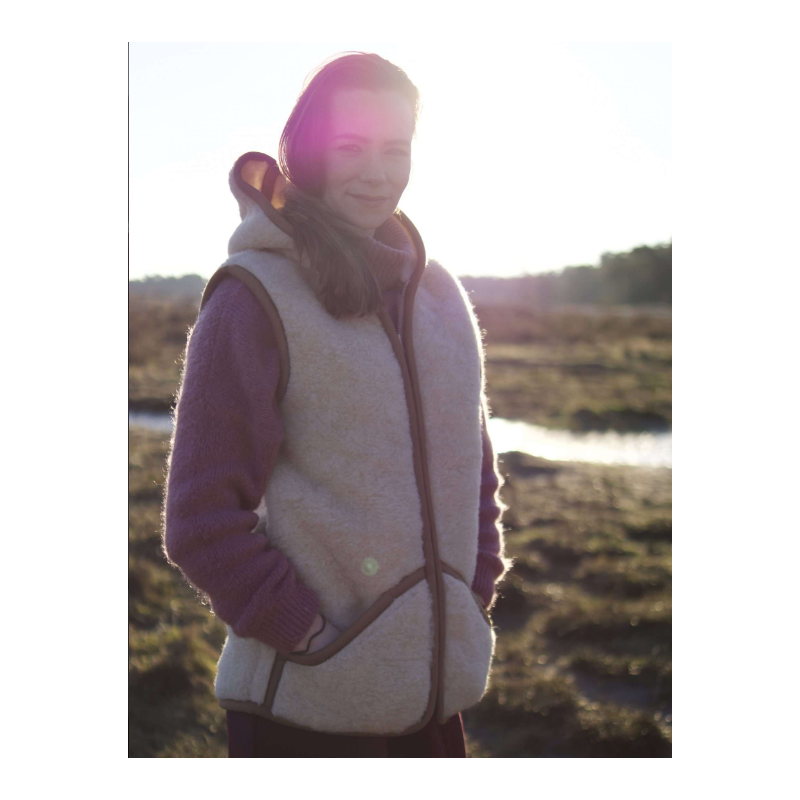 We are wovens bodywarmer Macchiato with zipper and hood