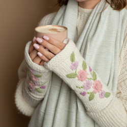 Sjaal met verhaal wollen handwarmers flowers creme