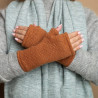 Sjaal met verhaal wollen handwarmers cosy cognac