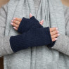 Sjaal met verhaal wollen handwarmers cosy donkerblauw