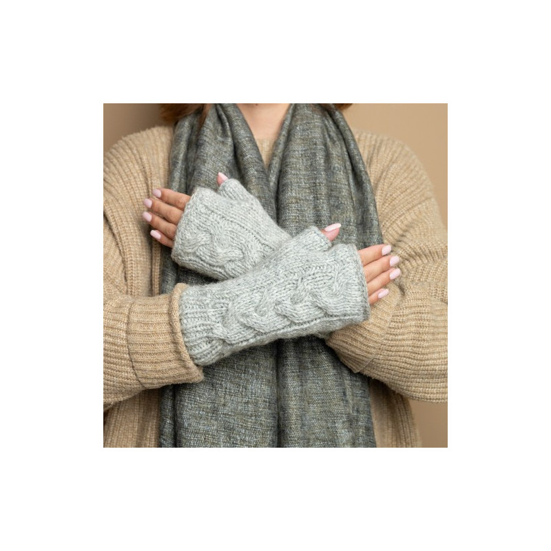 Sjaal met verhaal wollen handwarmers cable lichtgrijs gemeleerd