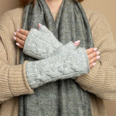 Sjaal met verhaal wollen handwarmers cable lichtgrijs gemeleerd