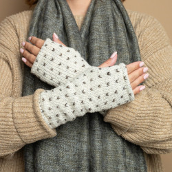 Sjaal met verhaal wollen handwarmers lovely beige