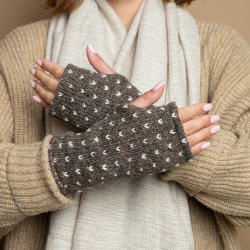 Sjaal met verhaal wollen handwarmers lovely taupe
