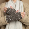 Sjaal met verhaal wollen handwarmers lovely taupe