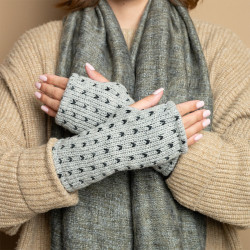 Sjaal met verhaal wollen handwarmers lovely lichtgrijs