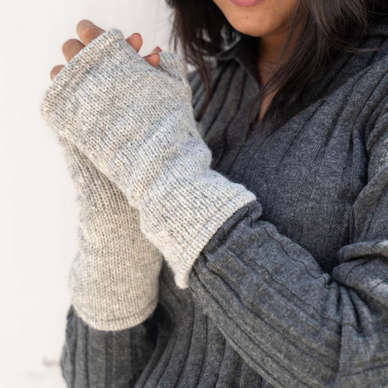 Sjaal met verhaal wristwarmers cosy light grey