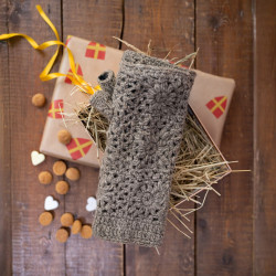 Sjaal met verhaal wollen handwarmers granny square taupe