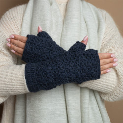 Sjaal met verhaal wollen handwarmers granny square donkerblauw