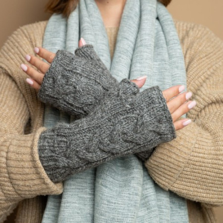 Sjaal met verhaal wollen handwarmers cable grijs gemeleerd