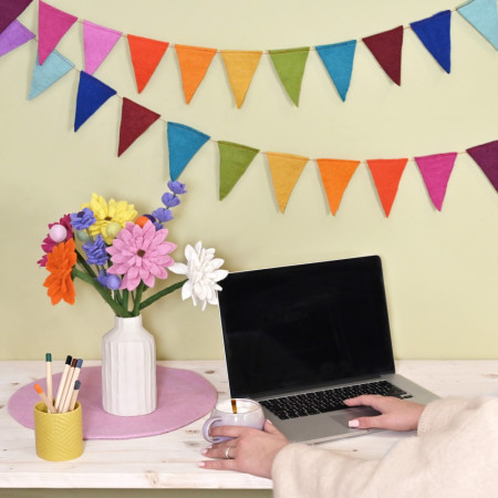 Sjaal met verhaal viltslinger vlaggetjes multikleur