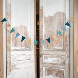 Sjaal met verhaal viltslinger vlaggetjes Zand Aquablauw Zeegroen