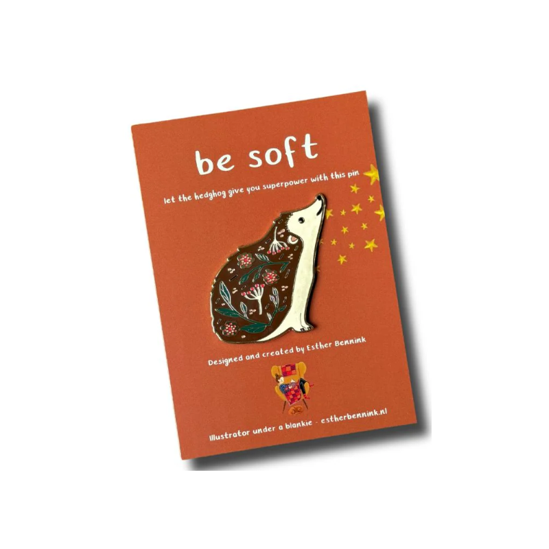 Esther Bennink pin 'be soft' Egel