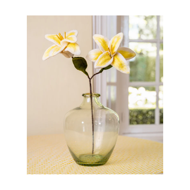 Sjaal met Verhaal woolfelted  lilly white - yellow