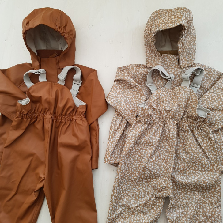 Rainsuits, jackets and coats