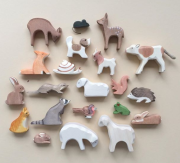 Figurines animals and pegdolls