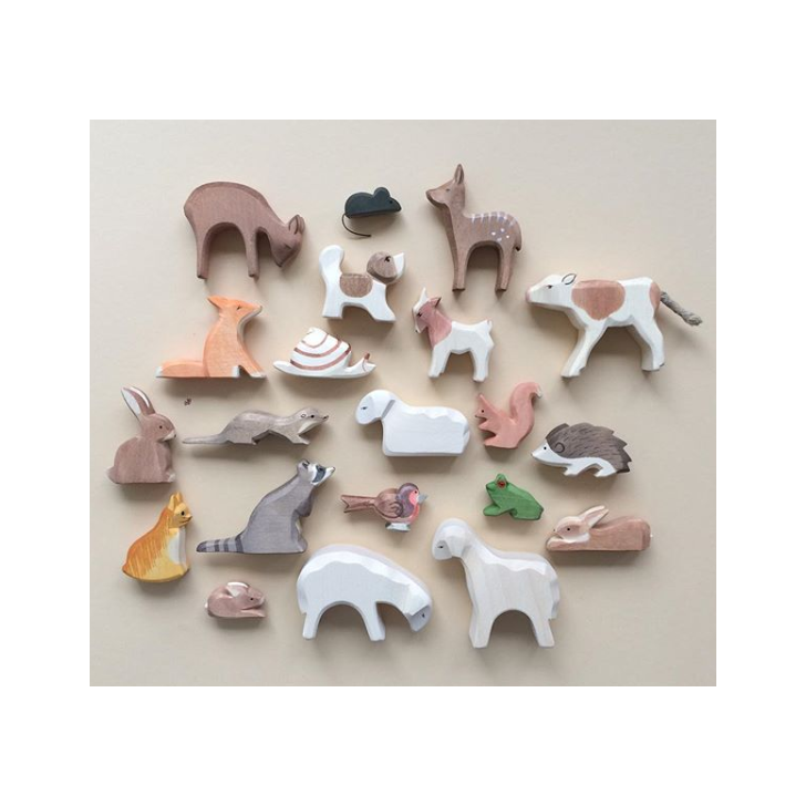 Figurines animals and pegdolls